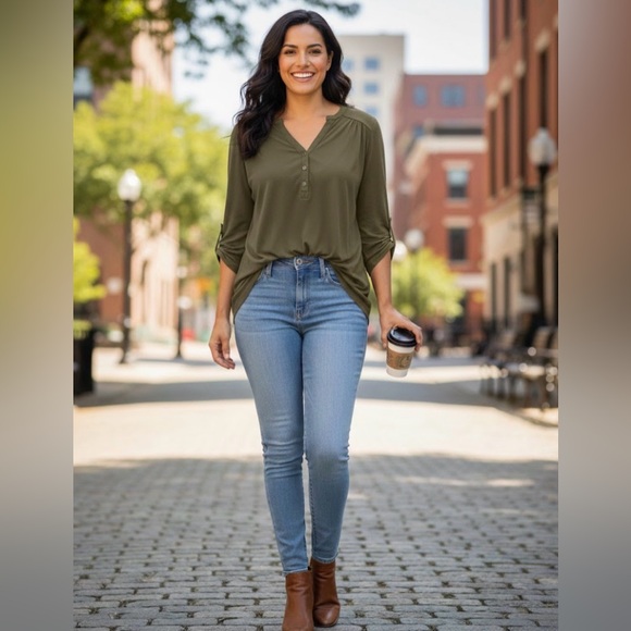 Loft Outlet Tops - LOFT Outlet Olive Green 3/4 Sleeve Henley Top - Women’s Size Medium